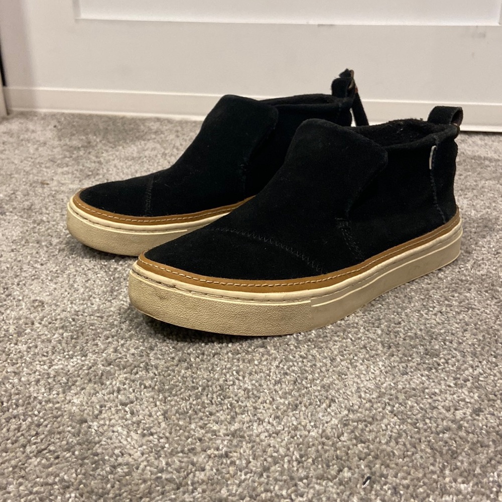 Size 6.5 TOMS Travel Lite shoes suede